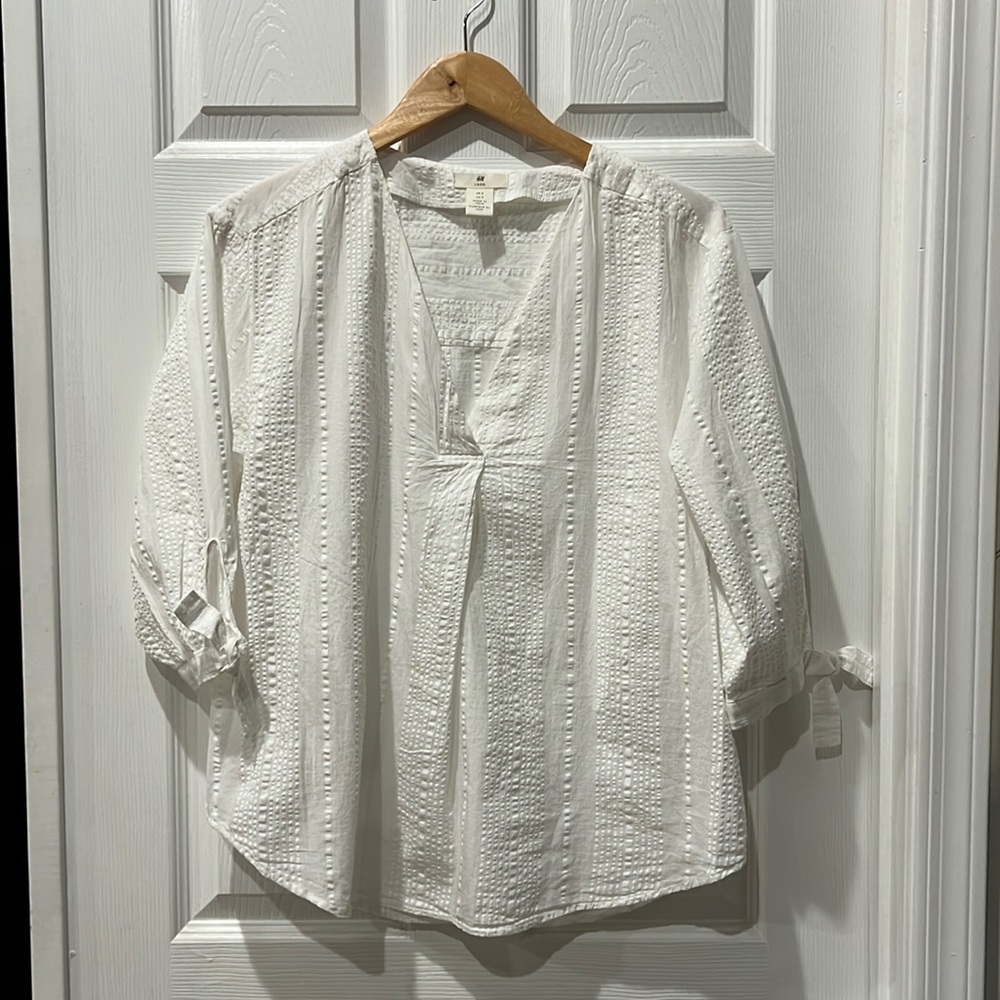 H&M White Textured Tunic Top. 100% Cotton. Size Small.